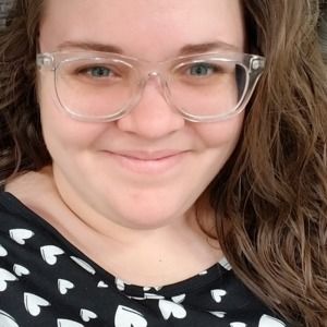 Meet your Posher, Adrianne